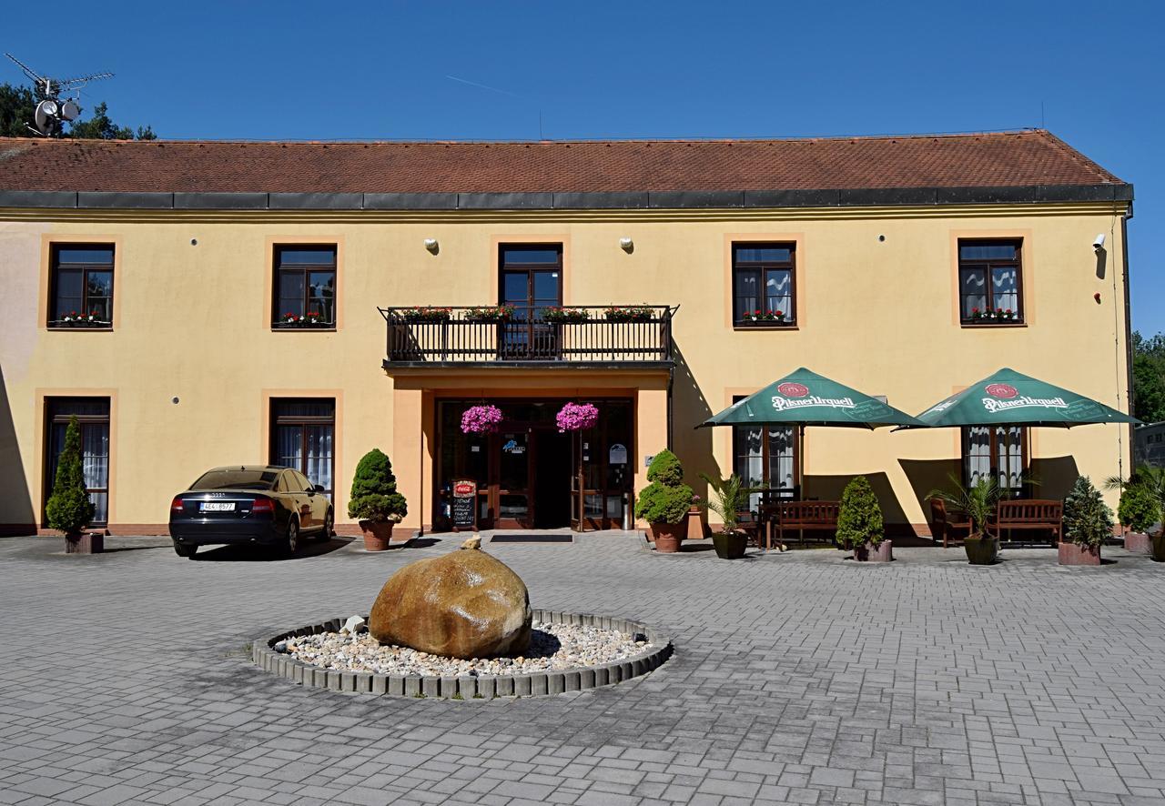 Penzion Parkur Hrobice Bagian luar foto